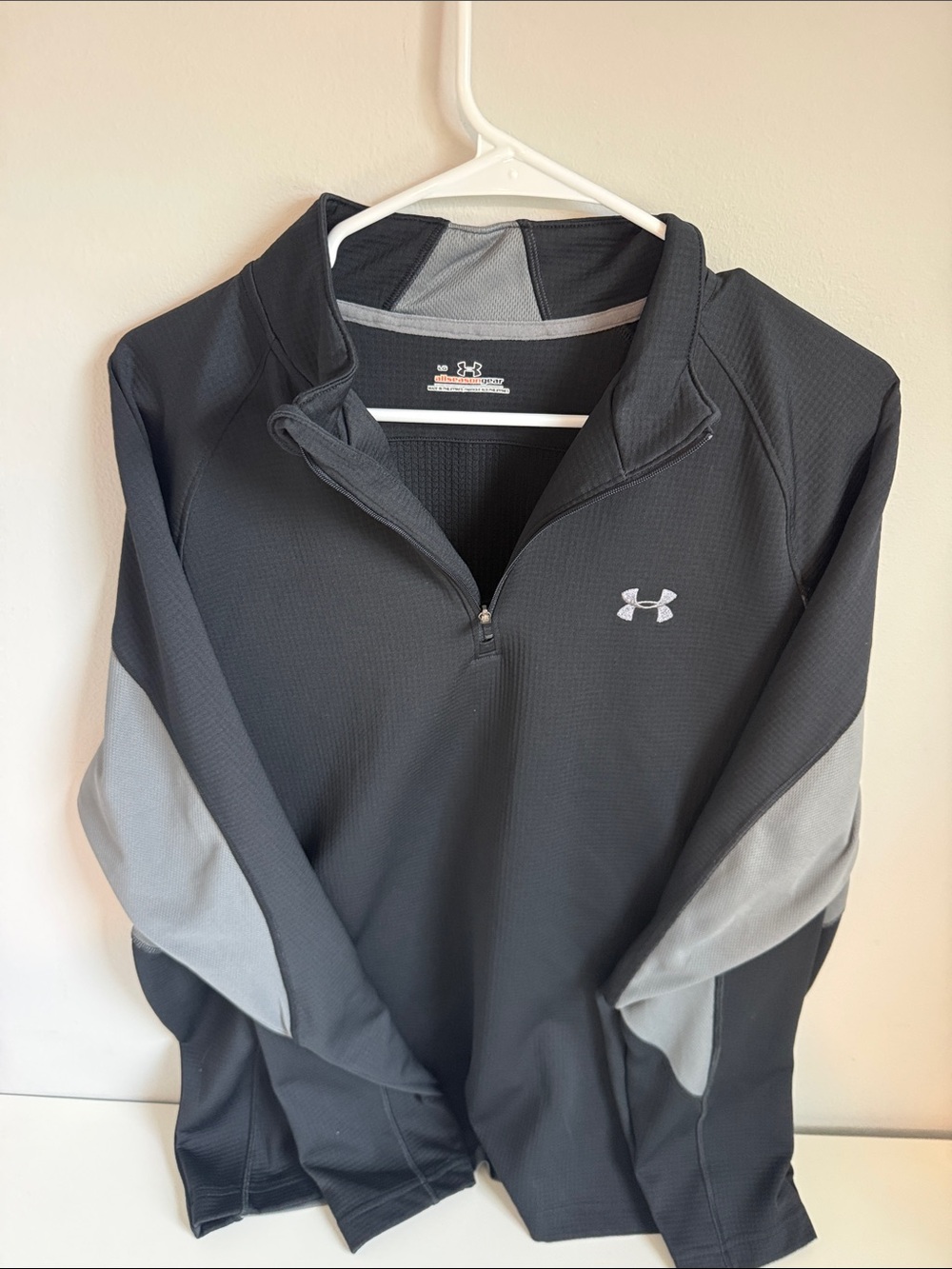 Under Armour Black & Gray 1/4 Zip Athletic Pullover